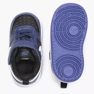 Navy blue Nikes 5C like new !